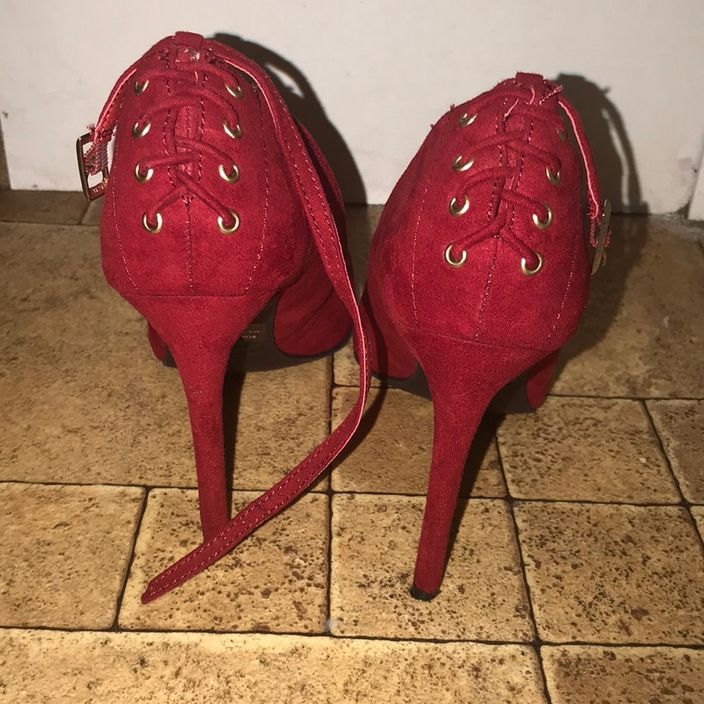 Red heels - Picture 3 of 3